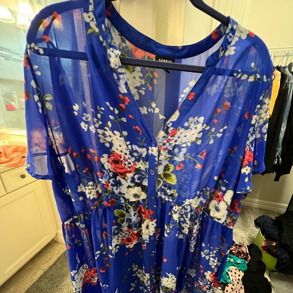 Torrid Royal Blue Floral Button-Front Tunic
